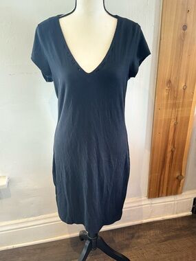 Ribbed V-Neck Short Sleeve Black Dress